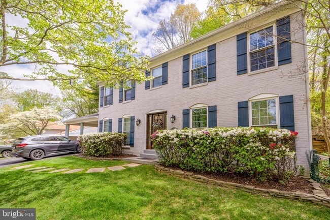 Photo - 2235 Abbotsford Dr