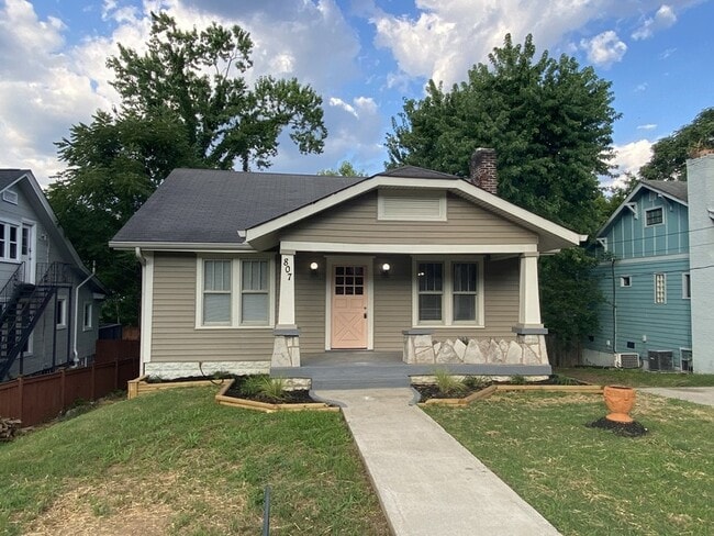 Building Photo - 807 Setliff Pl