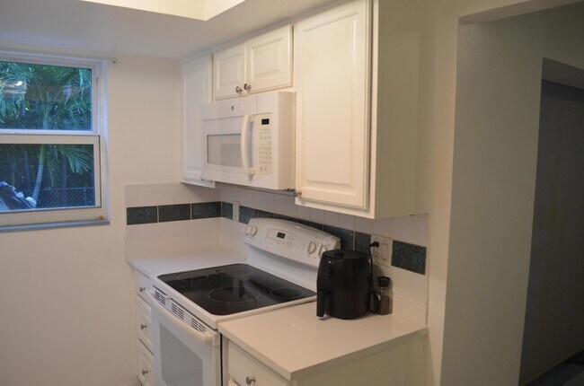 Photo - 658 NE 6th Ct Unit E