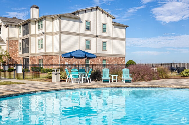 Building Photo - Cameron Isles Apartment Homes