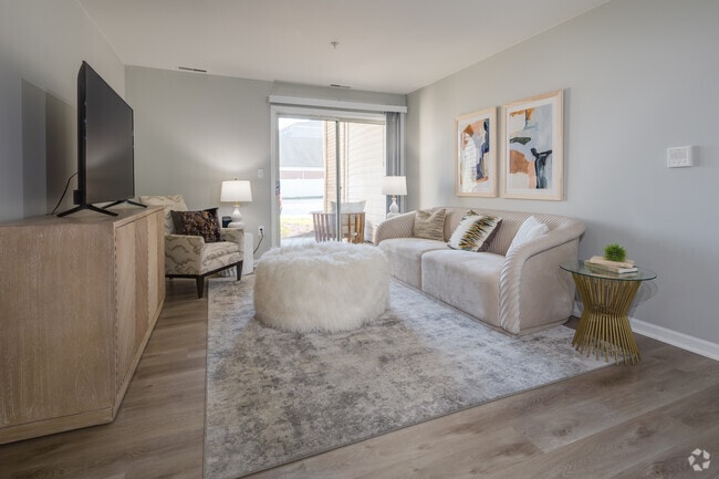 2BR, 1BA - 1,050SF (Livingroom) - Evergreen