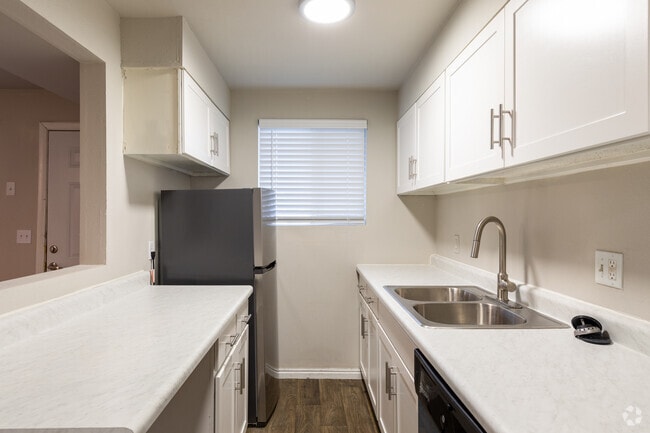 1BR, 1BA 700SF - Commons on 2nd