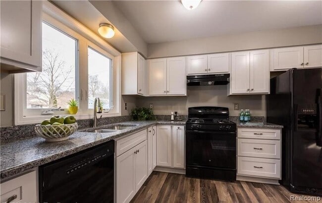 Photo - 185 Fraser St