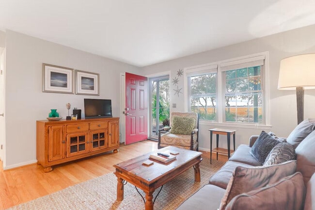 Building Photo - 412 St Charles Ct Unit ID1359005P