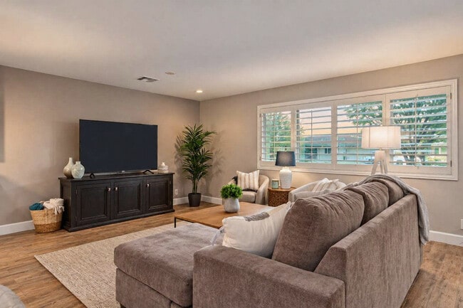 Building Photo - 8102 E Wilshire Dr Unit SI ID1608951P
