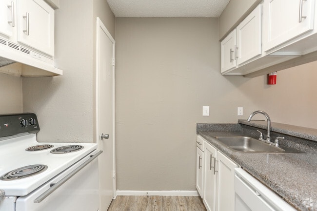 Kitchen - CrescentWood Apartments