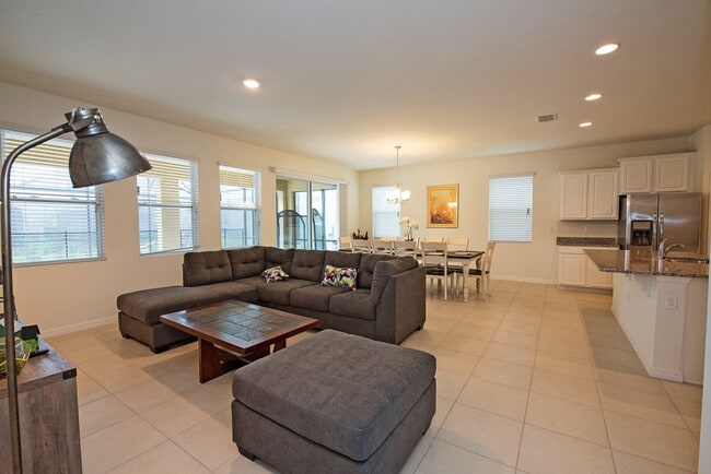 Building Photo - 5277 Oakbourne Ave Unit ID1263237P