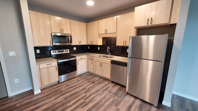 Cardinal Kitchen - Songhill41- Rent Specials