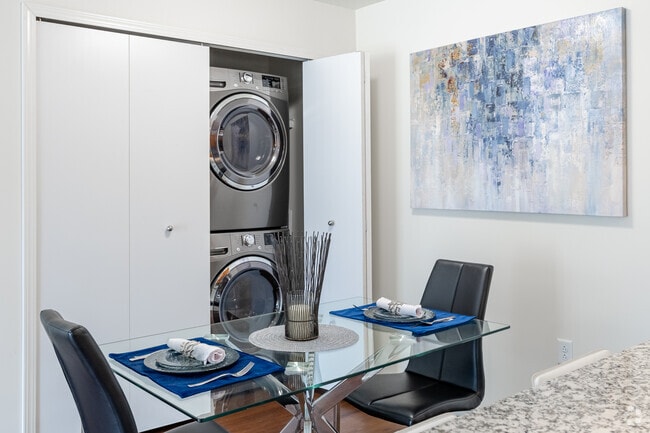 2BR, 1BA - 960SF - Dining Room - Bell Estates Apartments