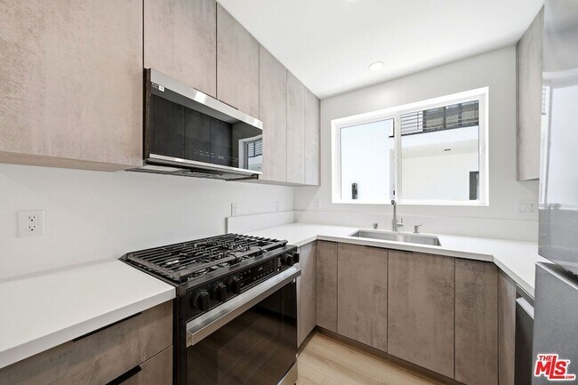 Photo - 333 6th Ave