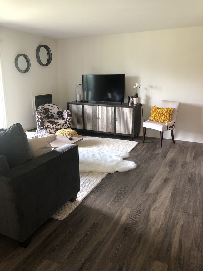 Photo - Cedar Ridge Apartments