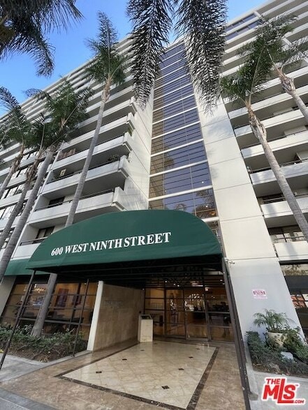 Photo - 600 W 9th St