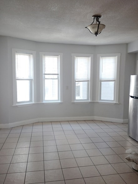 Building Photo - 3145 Washington St Unit 2