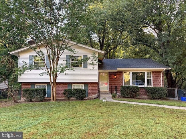 Building Photo - 1216 Downs Dr