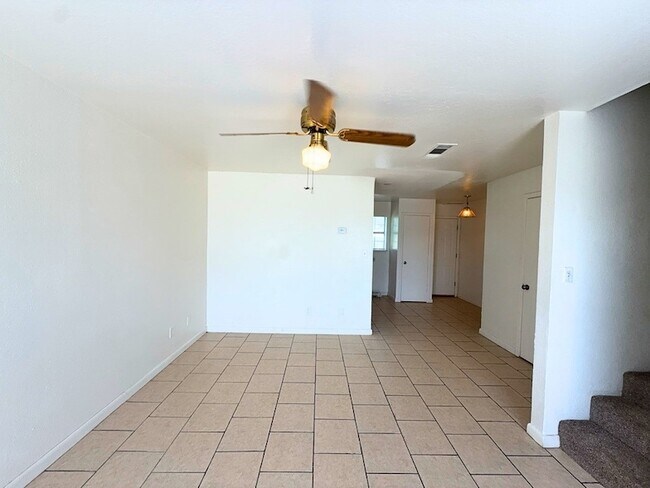 Photo - 807 W Walnut St Unit C2