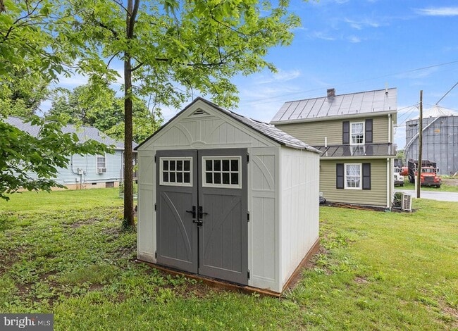 Photo - 143 N Water St