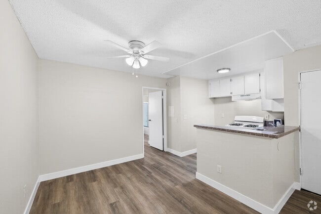 1BR, 1BA - 600SF - Dining Room - Collins Condominiums