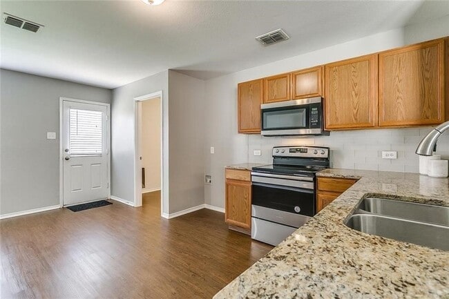 Photo - 909 Poncho Ln