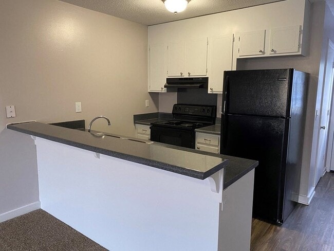 Kitchen - Glennwood Apartments