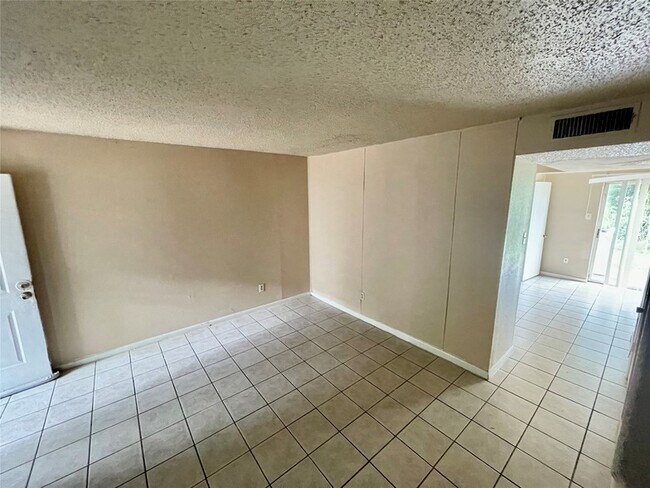 Photo - 702 Hargest St Unit 5