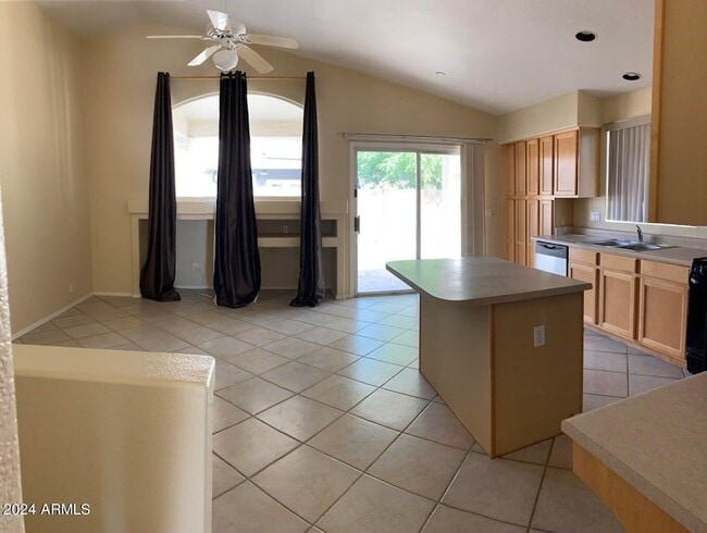 Photo - 814 W Morelos St