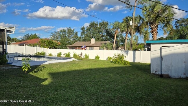 Building Photo - 801 Young Ave NW