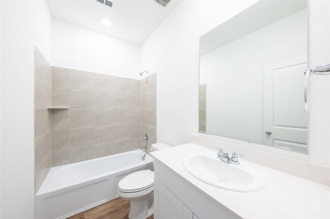 Photo - 138 Jenkinson Dr