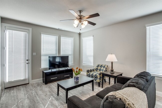 Photo - 1718 Lisa Ct