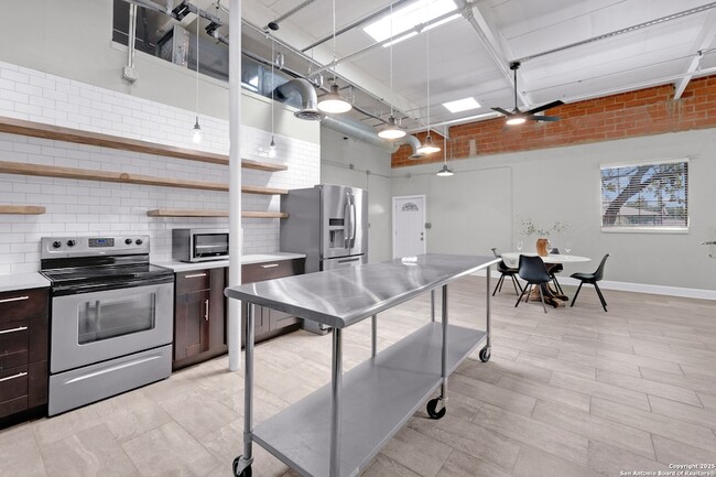 Photo - 3363 E Commerce St