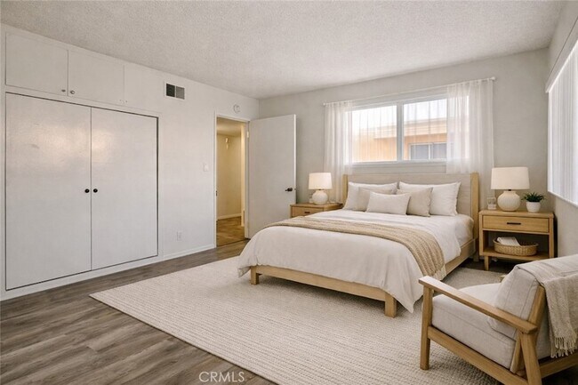 Photo - 17092 Emerald Ln Unit 4