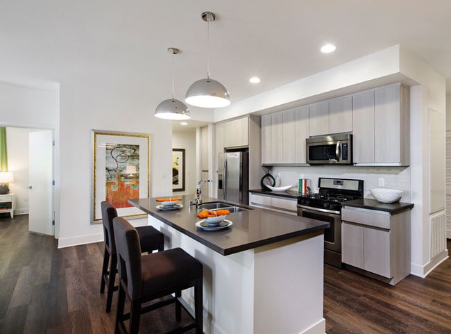 Building Photo - AMLI Lex on Orange