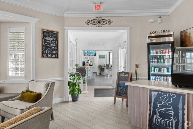 Hotolos - Pool Bar - Hotolos Hollywood Apartments