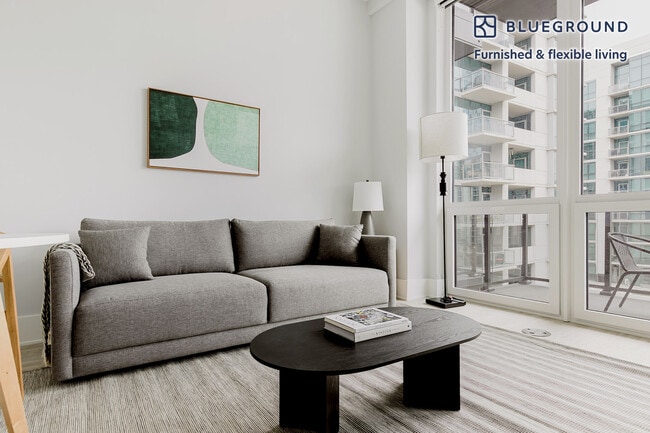 Building Photo - 812 W Adams St Unit FL5-ID1254