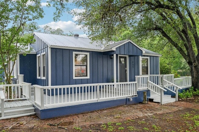 Photo - 605 Bishop St