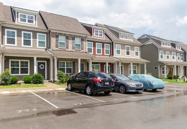 Photo - 774 Bradburn Village Way