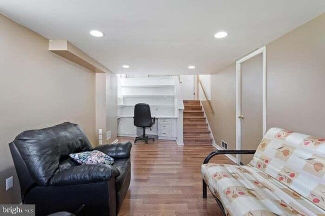 Photo - 318 Oak Ln