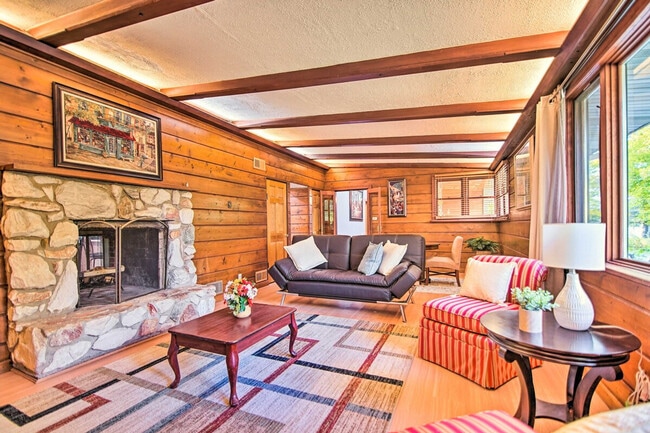 Building Photo - 1003 N Rd Unit ID1305993P