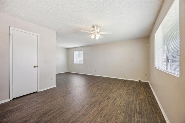 Photo - 11104 Applewood Dr