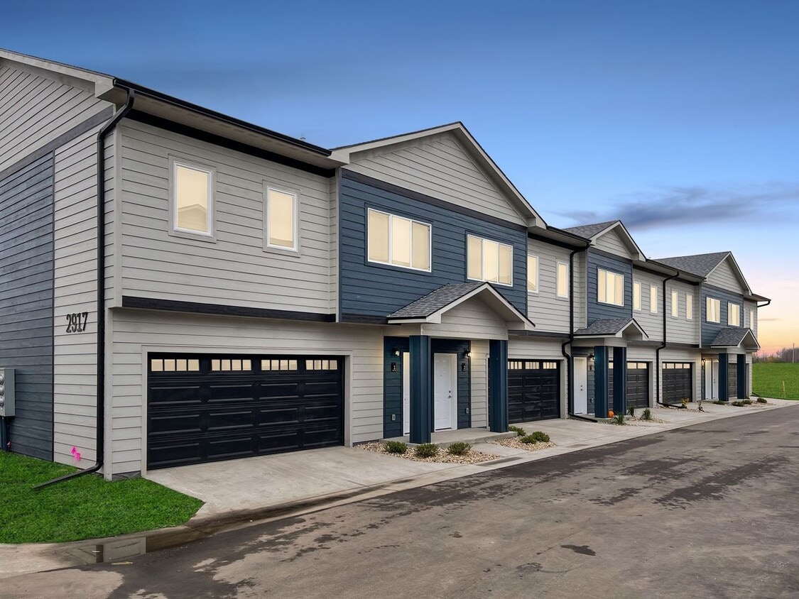 Floor Plan - 2 Bed 2 Bath Townhome