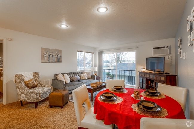 2BR, 1BA - 902 SF - The Whimsical Pig