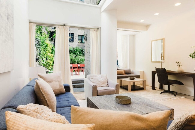 Photo - 323 E 51st St Unit SI ID1023423P