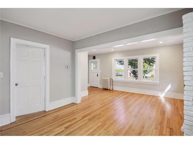 Photo - 2008 St Clair Ave