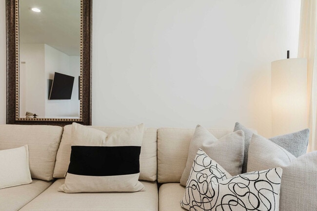 Photo - 323 E 51st St Unit SI ID1024750P