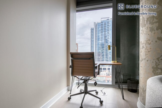 Photo - 311 W Illinois St Unit SI FL18-ID824