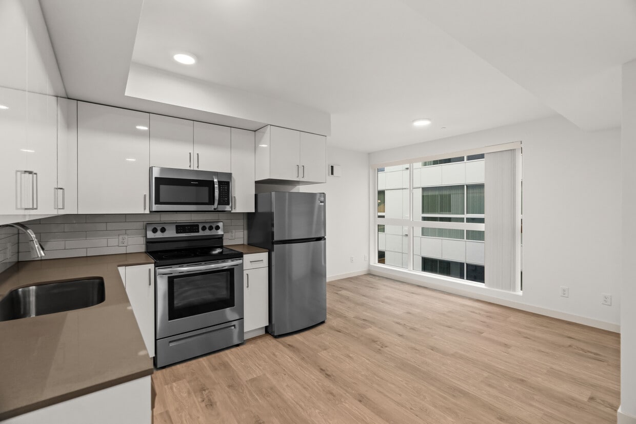 Studio Deluxe Entry - Studio Deluxe