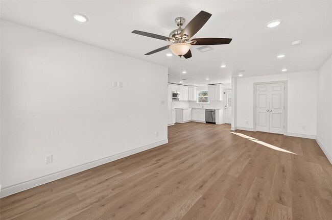 Photo - 1823 Chippendale Rd