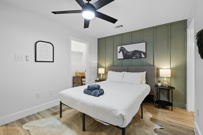 Photo - 327 W Texas St Unit ID1309041P