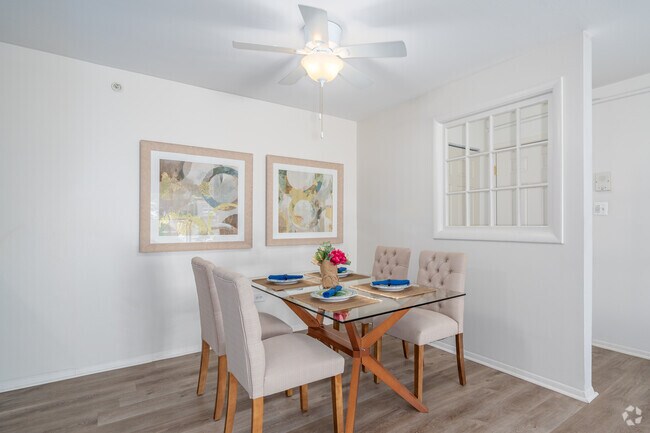 2BR, 1BA - 890SF - Dining Room - Scenic Tree Rentals