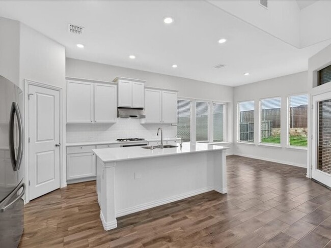 Photo - 1501 Lake Grove Dr