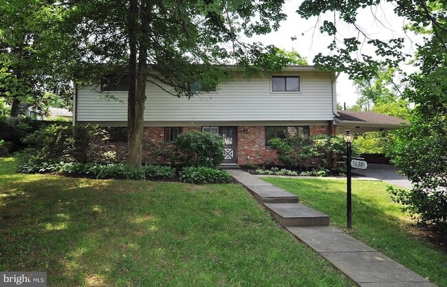 Building Photo - 7024 Richard Dr